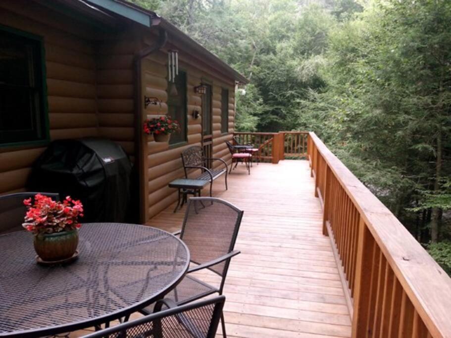 Serene & Cozy - Peaceful View - Fireplace - Creek Fleetwood Esterno foto