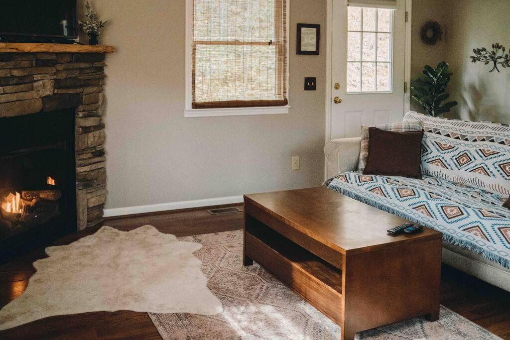 Serene & Cozy - Peaceful View - Fireplace - Creek Fleetwood Esterno foto